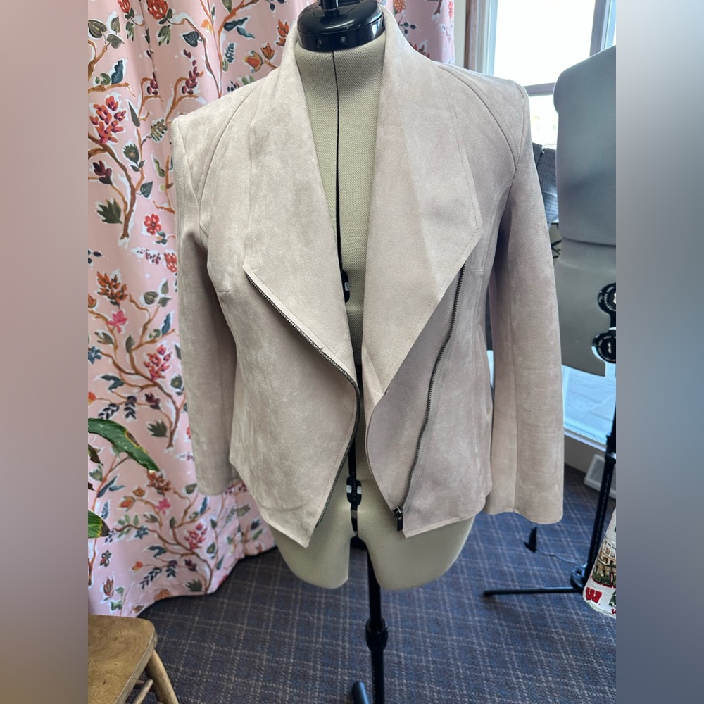 Carmen Marc Valvo Cream Women's Blazer